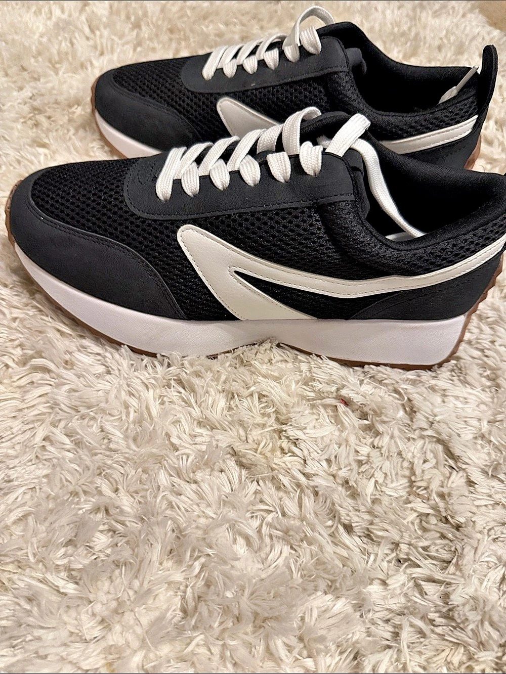 dolce vita Black & White Sneakers US 7.5 Like New
